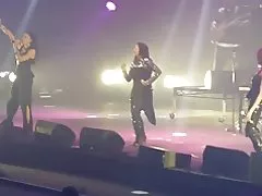 Të pjekur zezak zonja takë të lartë këpucë në modë të mbajë në live