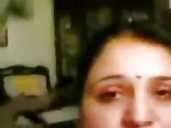 Priya aunty tregon asetet e saj