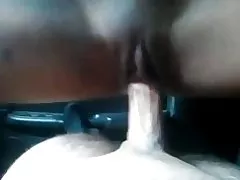 Të pjekur aziatike rides në makinë