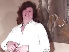 Big vjetër plakë me flokë vaginë