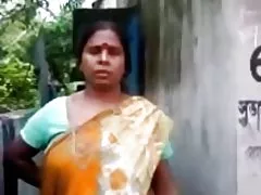Bangladeshi aunty
