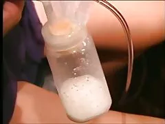 Seksi me flokë të gjatë latine të dyfishtë pompa qumësht prej saj të fryrë gjinjtë